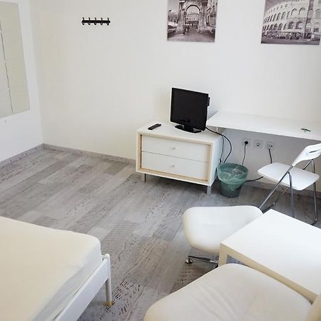 Hostel Ljiljana Pula Buitenkant foto