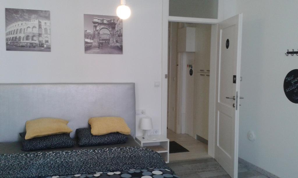 Hostel Ljiljana Pula Buitenkant foto