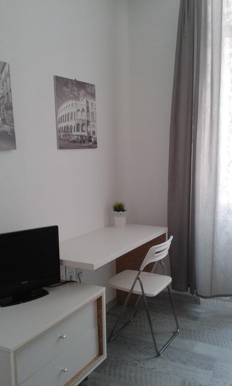 Hostel Ljiljana Pula Buitenkant foto