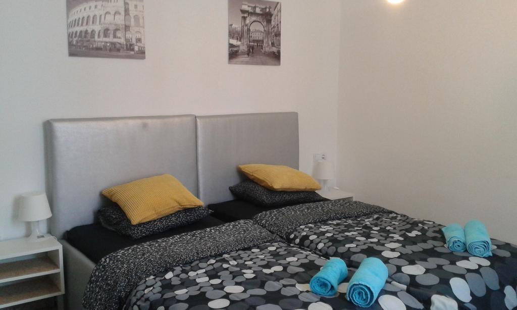 Hostel Ljiljana Pula Buitenkant foto
