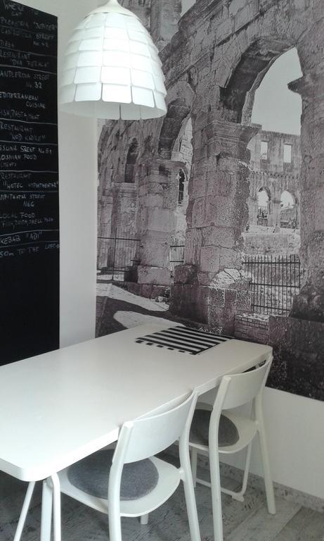 Hostel Ljiljana Pula Buitenkant foto